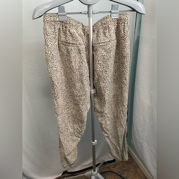 Thread & supply leopard print joggers size large - Picture 7 of 7